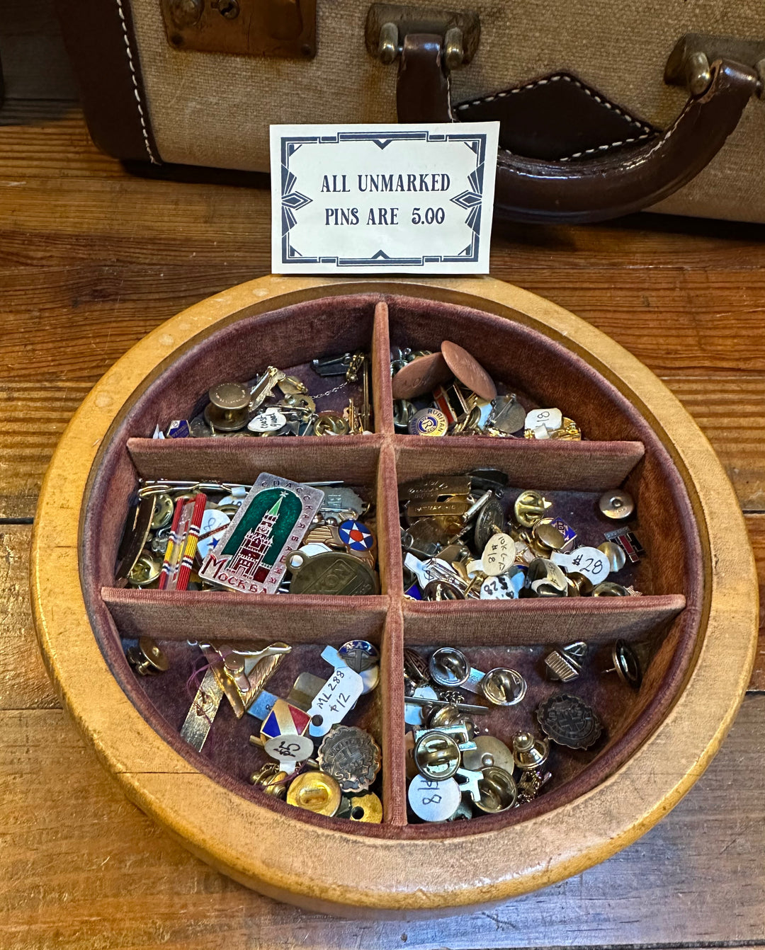 Vj $5 pins